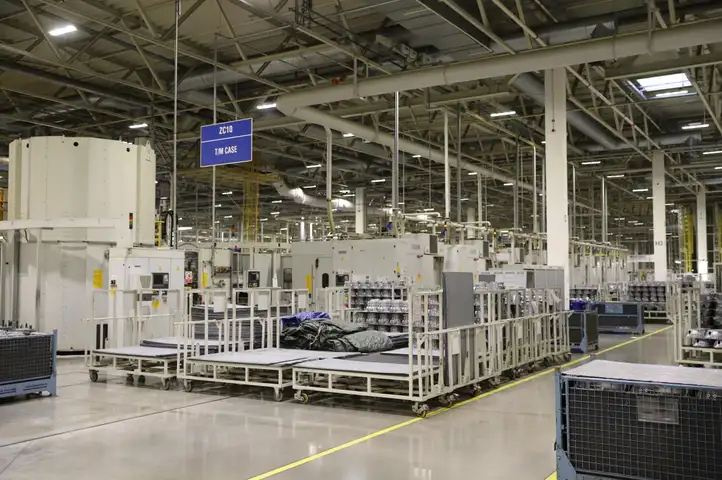 出售來(lái)自Hyundai現(xiàn)代-6缸手動(dòng)變速器制造廠的成套機(jī)械設(shè)備【捷克】