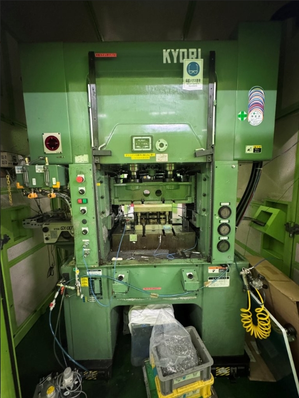海外拍賣！7臺帶開卷機的Yamada/Kyori高速壓機??